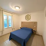 Appartement Pmr 2-4 Personnes - Piscine - Clim - 100m De La *
