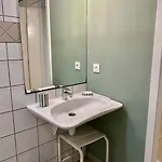 Pmr 2-4 Personnes - Piscine - Clim - 100m De La Appartement *